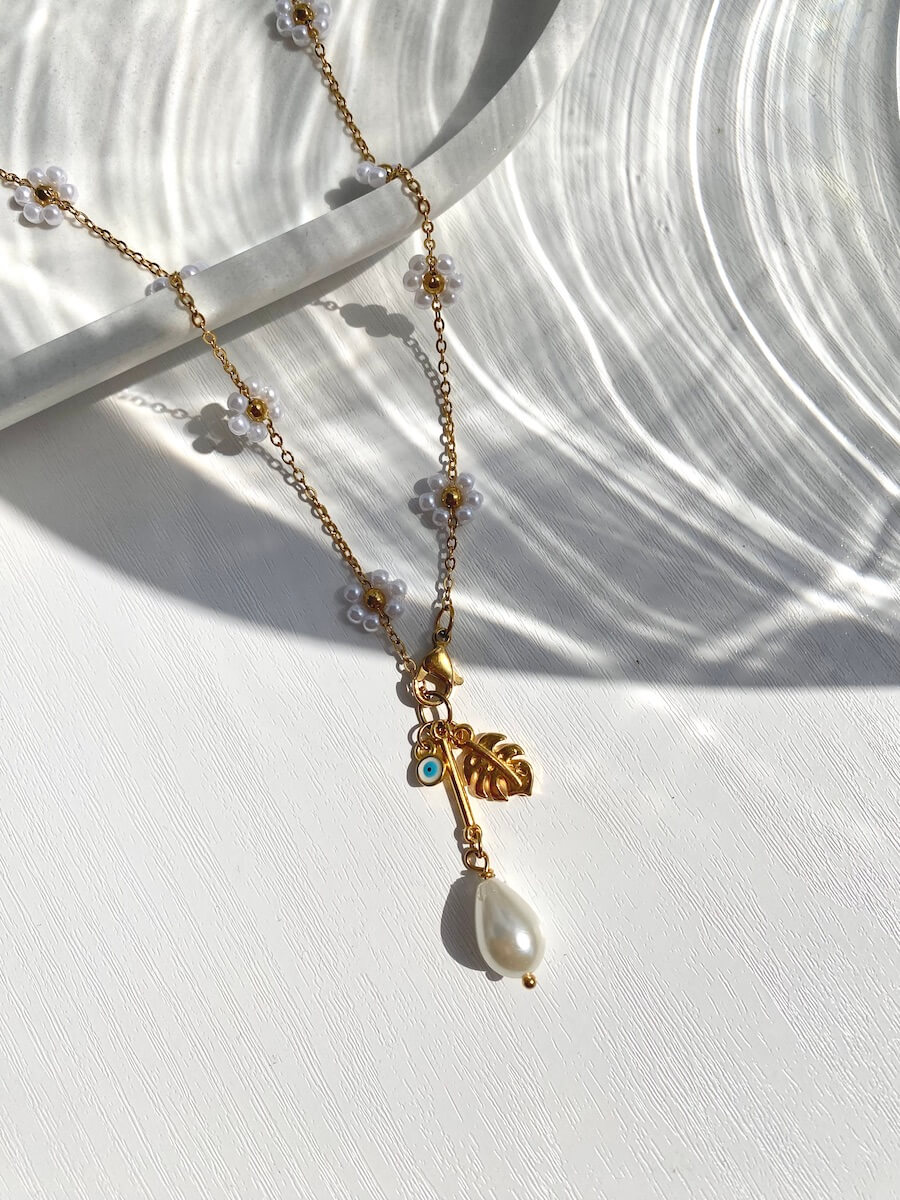 Daisy Charm Necklace